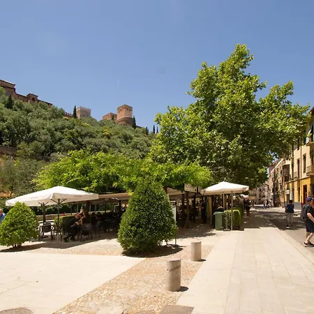 - La Fuente - * Granada